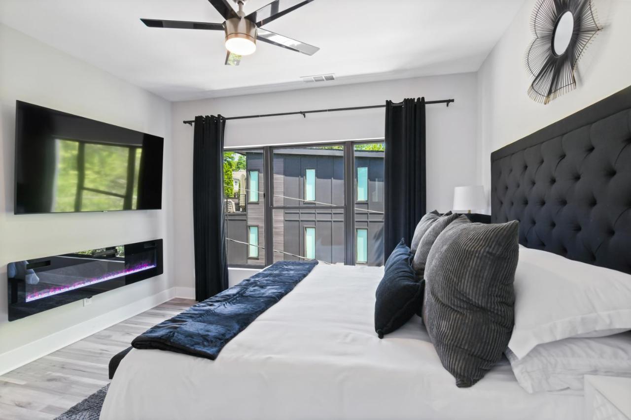 The Red Door - Ultra Modern Atlanta Home - Designedbydom Exterior foto