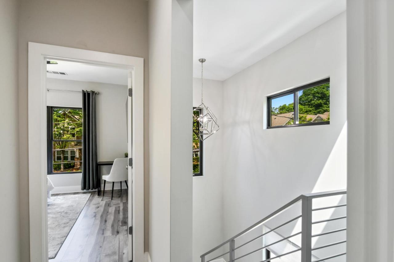 The Red Door - Ultra Modern Atlanta Home - Designedbydom Exterior foto